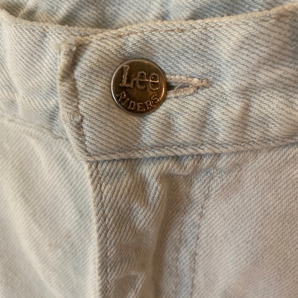 Light Wash Vintage Lee Riders 10P Jeans (fits like a size 4) - Picture 2 of 9